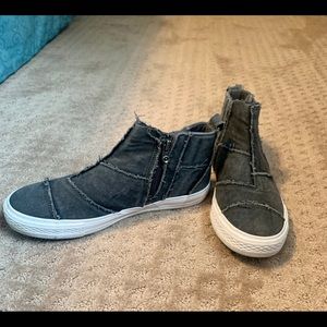 Charcoal gray distressed. Side zip.